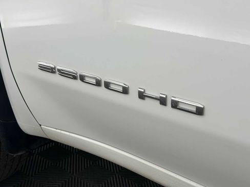 Used 2023 GMC Sierra 3500 SLE w/ SLE Convenience Package image 11