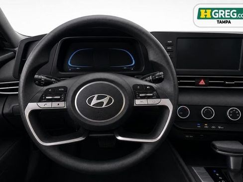 Used 2024 Hyundai Elantra SE FWD image 10
