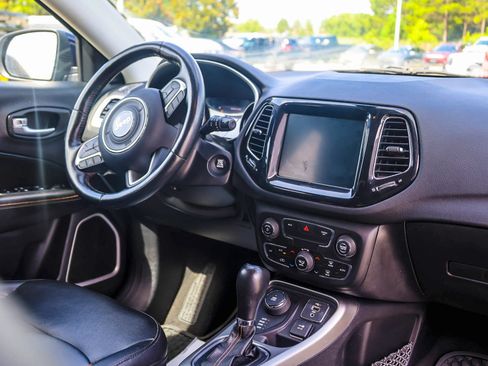 Used 2021 Jeep Compass Latitude w/ Convenience Group AWD/4WD image 8