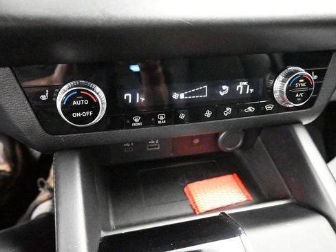 Used 2024 Mitsubishi Outlander SE image 32