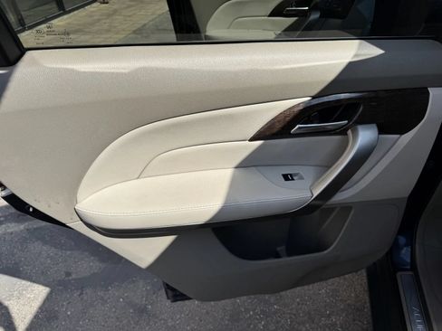 Used 2012 Acura MDX w/ Technology Package AWD/4WD image 25