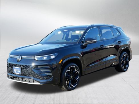 Certified 2025 Volkswagen Tiguan SEL R-Line image 3