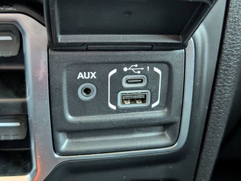 Used 2025 Jeep Wrangler Unlimited Sahara image 20