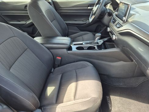 Used 2024 Nissan Altima 2.5 SV FWD image 23