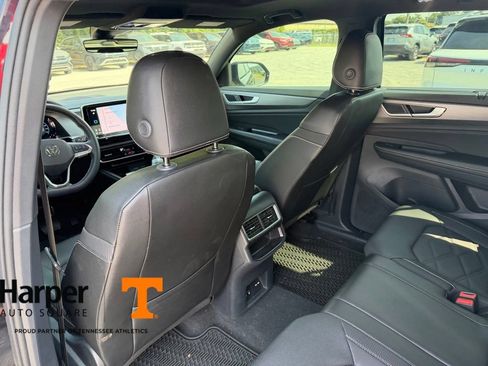 Used 2024 Volkswagen Atlas Cross Sport SE FWD image 10