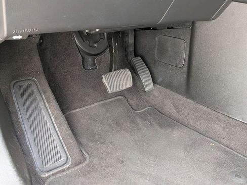 Used 2025 Cadillac XT4 Premium Luxury image 16