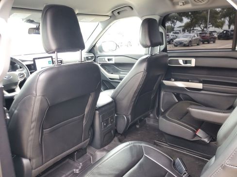 Used 2022 Ford Explorer XLT w/ Equipment Group 202A RWD image 11