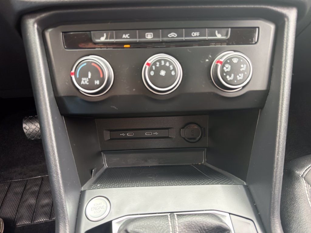 Used 2022 Volkswagen Taos SE FWD image 17