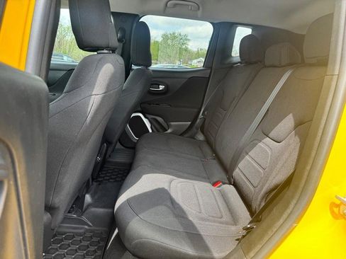 Used 2018 Jeep Renegade Latitude w/ Cold Weather Group AWD/4WD image 10