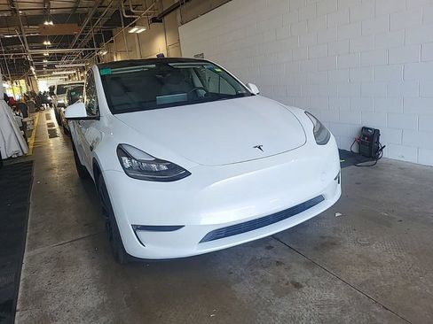 Used 2023 Tesla Model Y Long Range AWD/4WD image 3