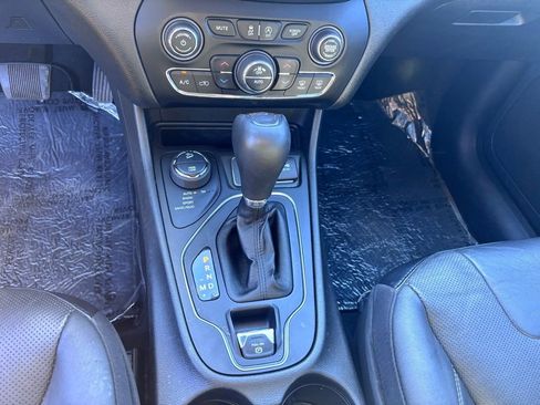 Used 2021 Jeep Cherokee Latitude Lux w/ Sun & Sound Group image 25