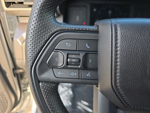 Used 2025 Toyota Tacoma SR5 AWD/4WD image 19