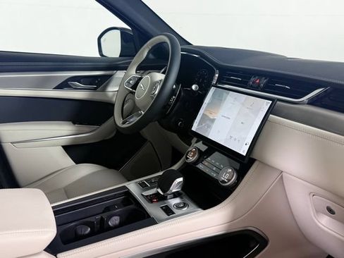 Certified 2026 Jaguar F-PACE R-Dynamic S AWD/4WD image 33