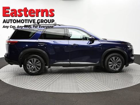 Used 2023 Nissan Pathfinder SV w/ SV Premium Package AWD/4WD image 4