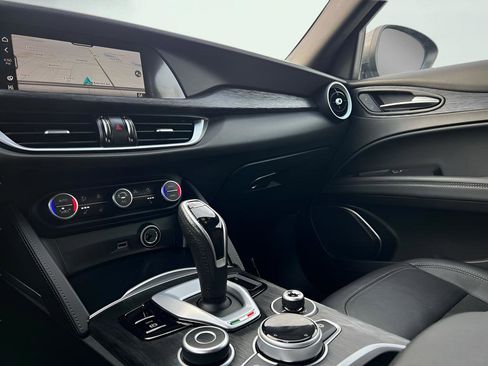 Used 2023 Alfa Romeo Stelvio Sprint image 47