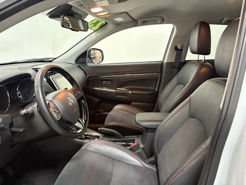 Used 2023 Mitsubishi Outlander Sport SE image 13