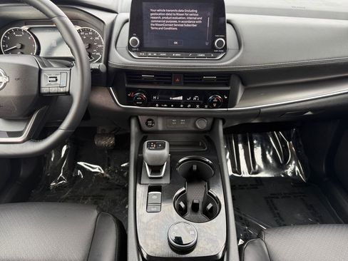 Certified 2025 Nissan Rogue SV w/ SV Premium Package image 11