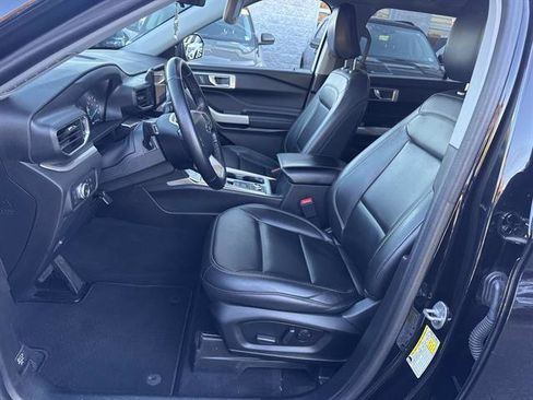 Used 2022 Ford Explorer XLT w/ Equipment Group 202A image 7