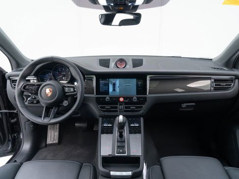 Certified 2025 Porsche Macan GTS image 30