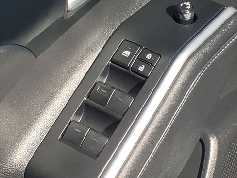 Used 2023 Toyota Highlander XLE FWD image 15