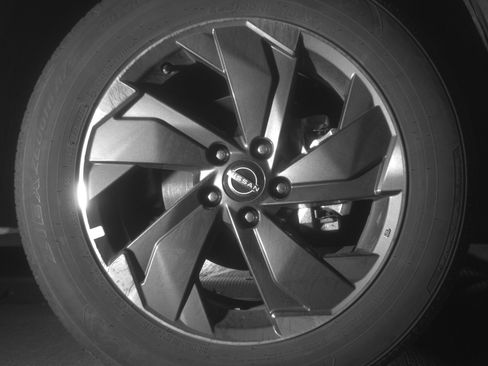 Used 2025 Nissan Rogue SV FWD image 13