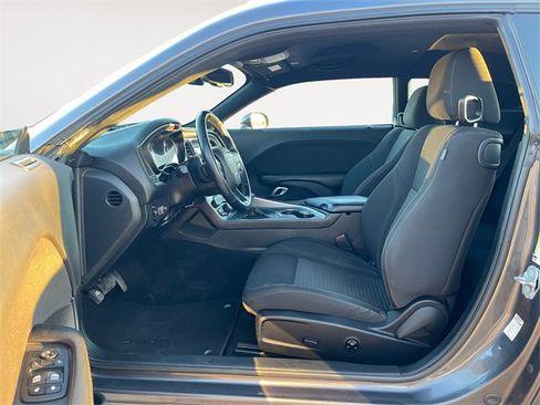 Used 2021 Dodge Challenger SXT image 9