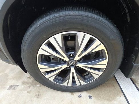 Used 2023 Nissan Rogue SV image 10