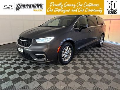 Used 2023 Chrysler Pacifica Touring-L