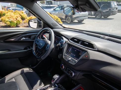 Used 2022 Chevrolet TrailBlazer RS FWD image 21