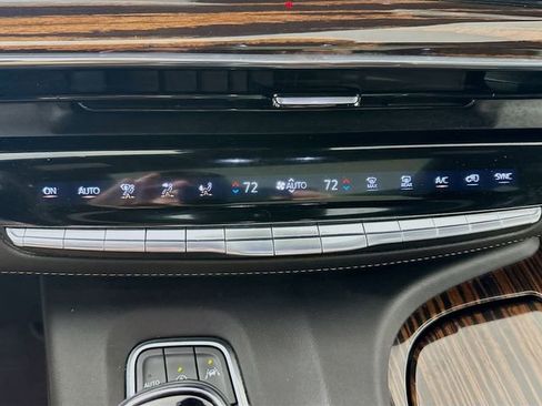 Used 2023 Cadillac Escalade ESV Premium Luxury image 17