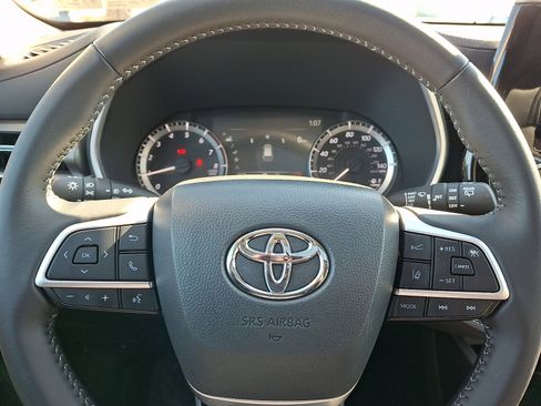 Used 2025 Toyota Highlander XLE image 20