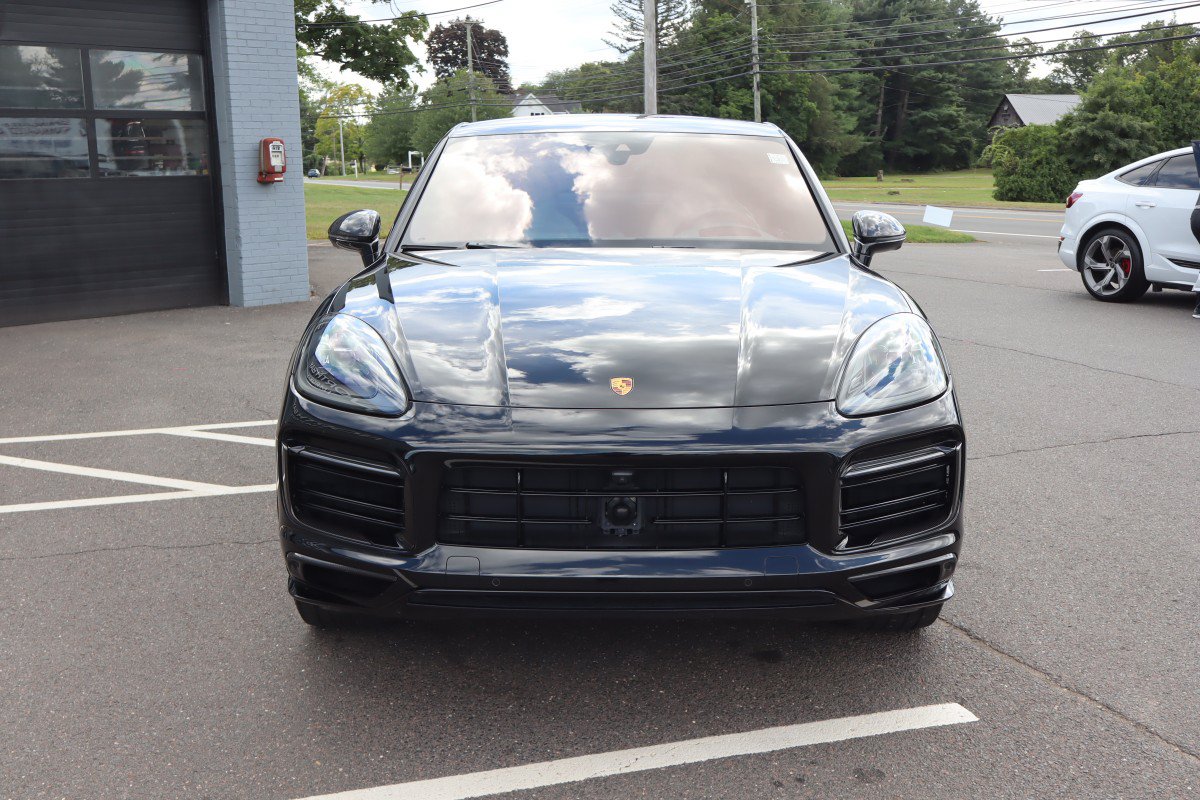 Used 2023 Porsche Cayenne Platinum Edition AWD/4WD image 3