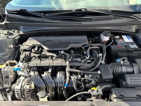 Certified 2025 Hyundai Elantra Limited image 26