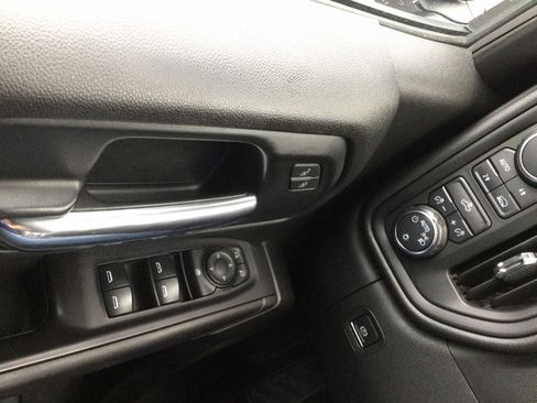 Used 2019 Chevrolet Silverado 1500 Custom w/ Custom Value Package AWD/4WD image 34