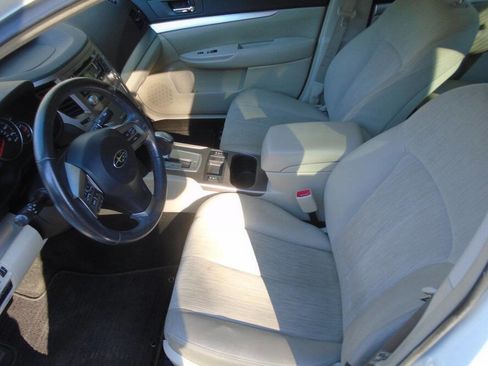 Used 2013 Subaru Legacy 2.5i Premium w/ All-Weather Pkg + Moonroof image 10
