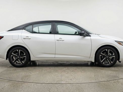 Used 2025 Nissan Sentra SV FWD image 11