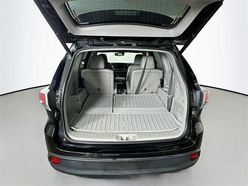 Used 2014 Toyota Highlander Limited image 32