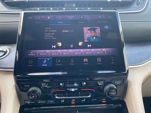 Used 2025 Jeep Grand Cherokee L Limited w/ Luxury Tech Group II image 21