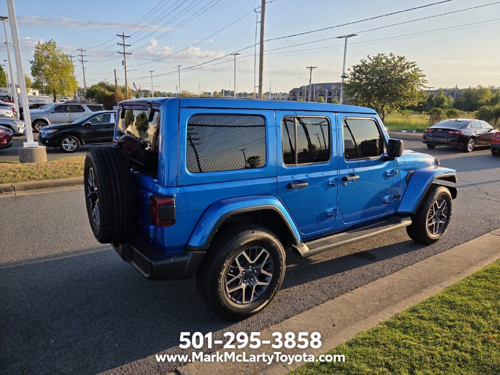 Used 2025 Jeep Wrangler Unlimited Sahara AWD/4WD image 4