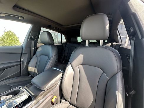Certified 2025 Audi Q8 Prestige image 8