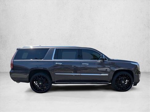 Used 2016 Cadillac Escalade ESV Premium AWD/4WD image 4
