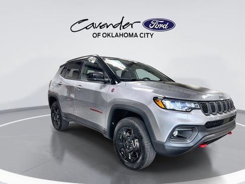 Used 2024 Jeep Compass Trailhawk AWD/4WD image 2