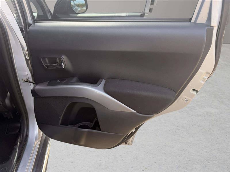 Used 2010 Mitsubishi Outlander SE FWD image 25