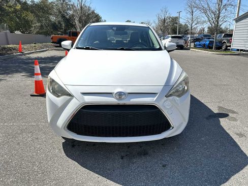 Used 2019 Toyota Yaris LE image 9