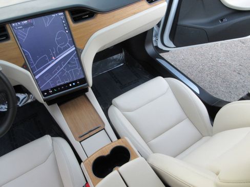 Used 2020 Tesla Model S Long Range Plus image 19