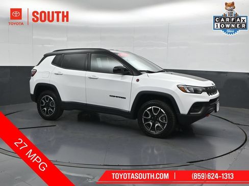 Used 2024 Jeep Compass Trailhawk AWD/4WD image 1