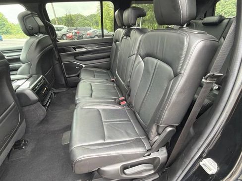 Used 2023 Jeep Wagoneer 4WD w/ Premium Group I image 13