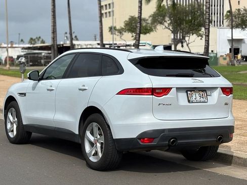 Used 2018 Jaguar F-PACE Premium image 3