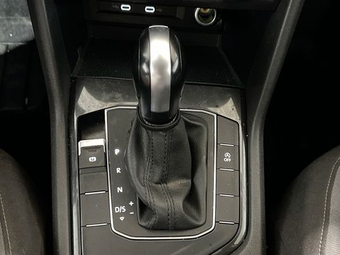 Used 2020 Volkswagen Tiguan S image 12