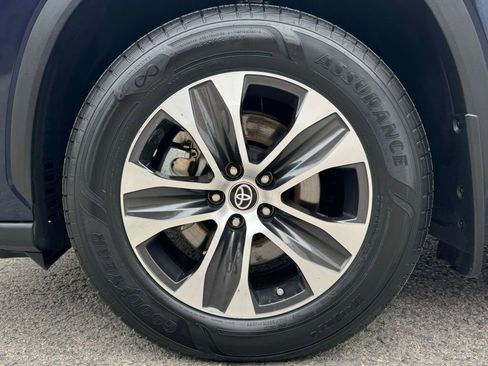 Used 2022 Toyota Highlander XLE image 10